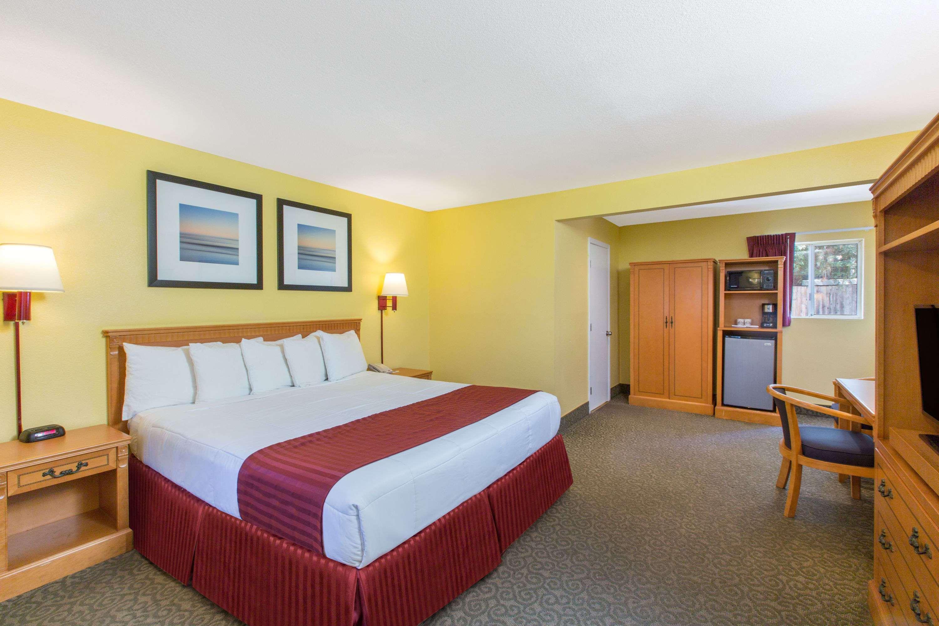 Days Inn By Wyndham Redwood City Eksteriør billede