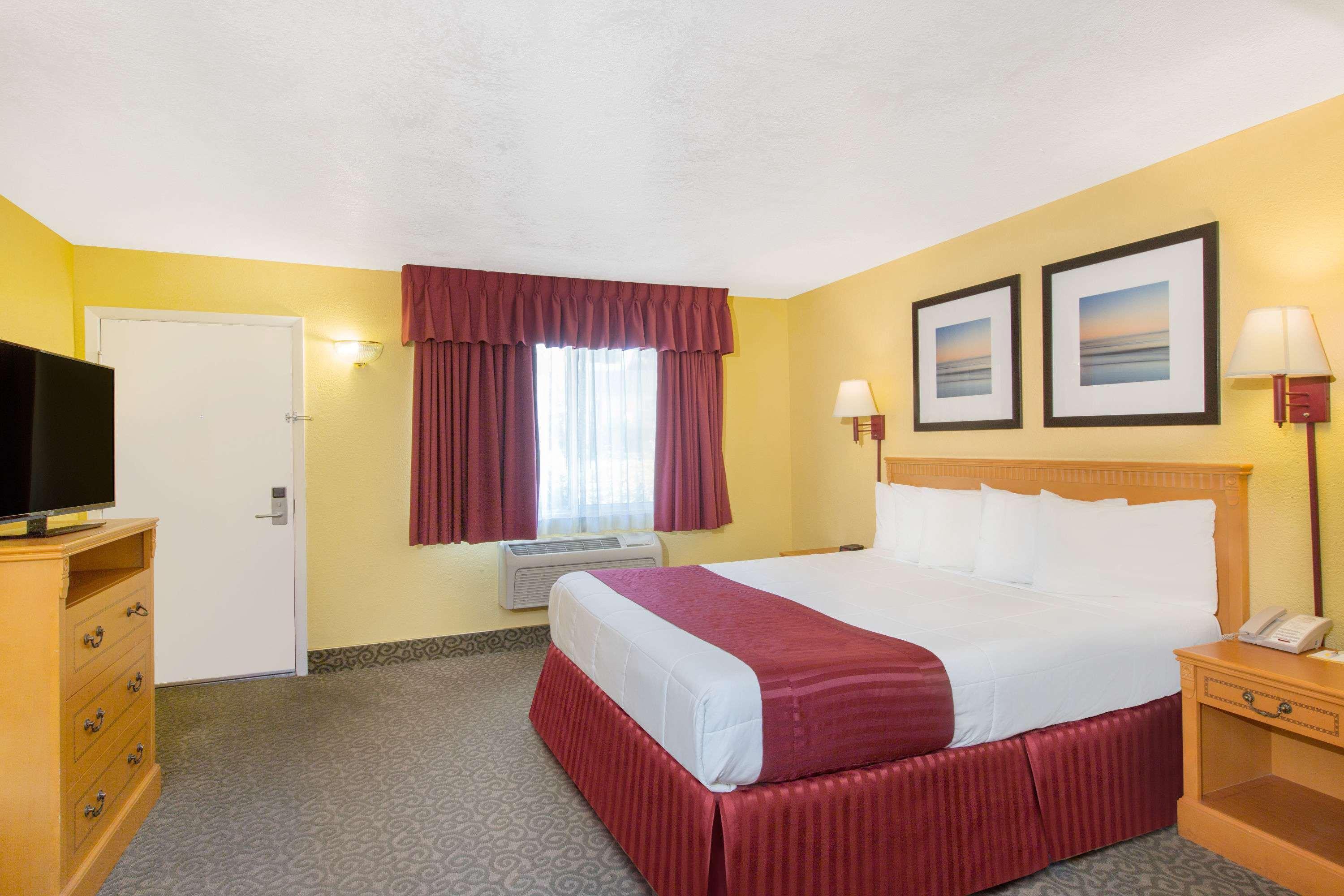 Days Inn By Wyndham Redwood City Eksteriør billede