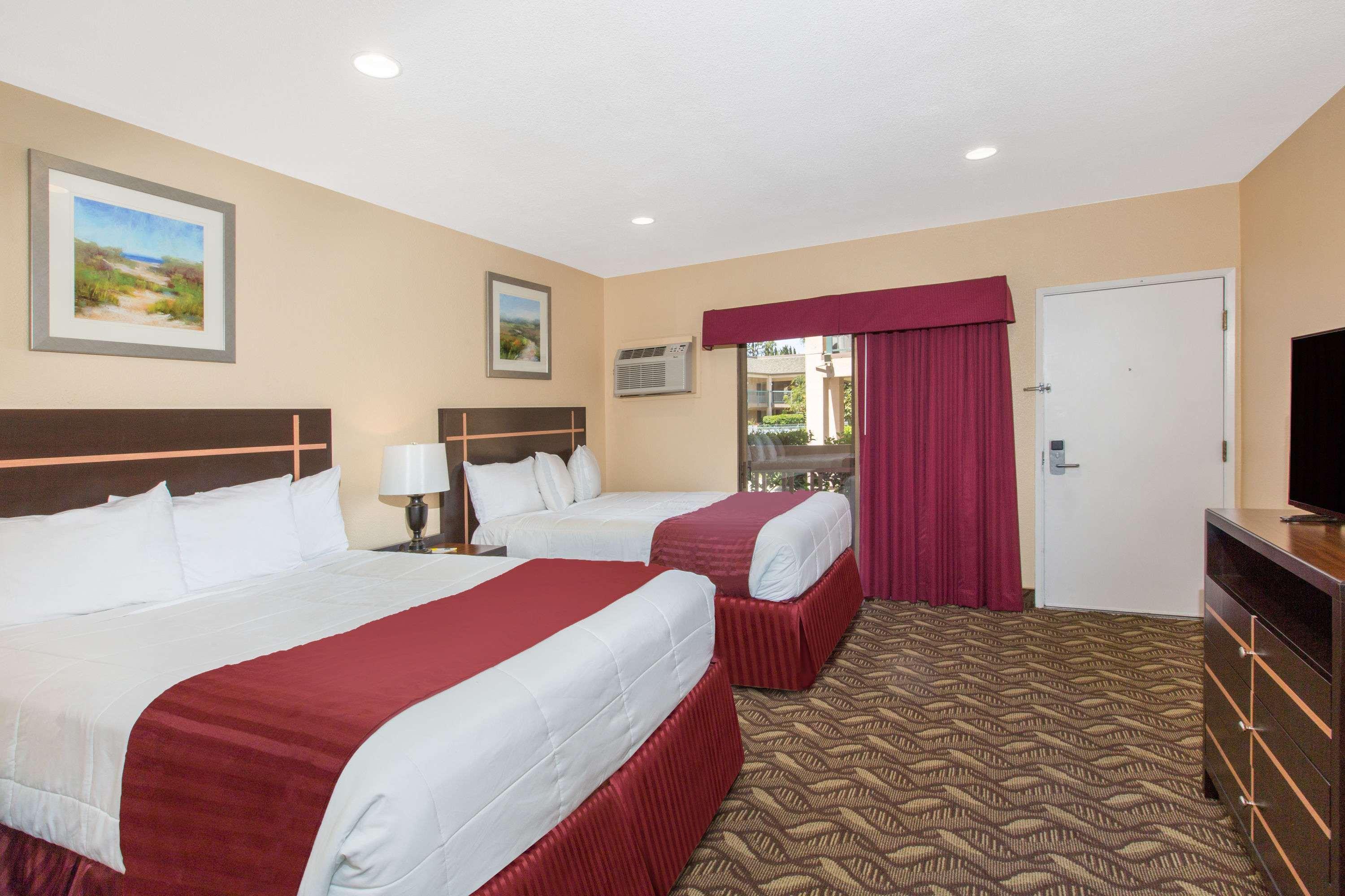 Days Inn By Wyndham Redwood City Eksteriør billede